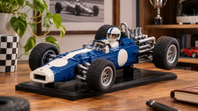 LEGO Williams FW14B Racing Car - Cheap4stuff.com LEGO Williams FW14B racing car model with Nigel Mansell display details